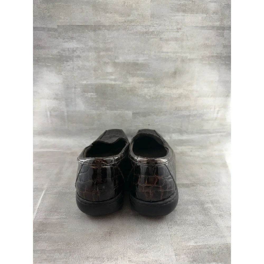 Clarks Bendables Dark Brown Croc Embossed Loafers Women Sz 8W Square Toe Slip On
